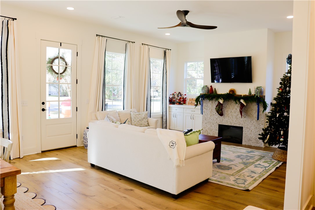 153 PALMERA Lane