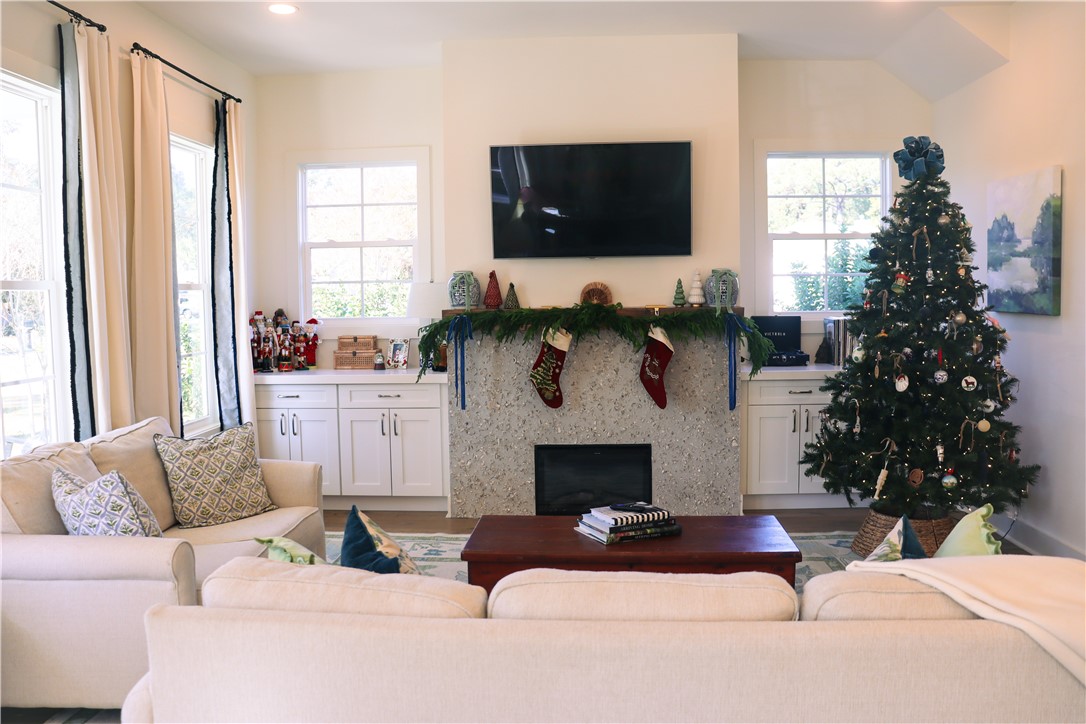 153 PALMERA Lane