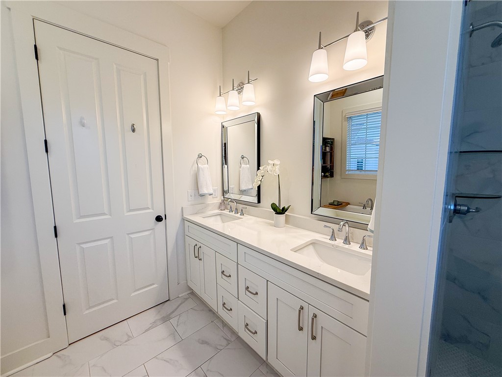 153 PALMERA Lane