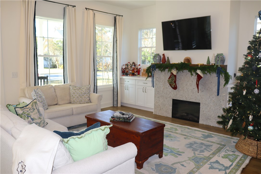 153 PALMERA Lane