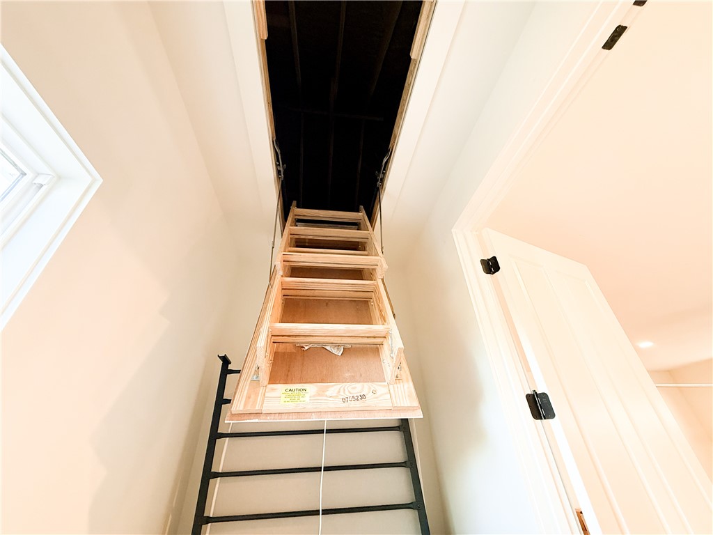 153 PALMERA Lane