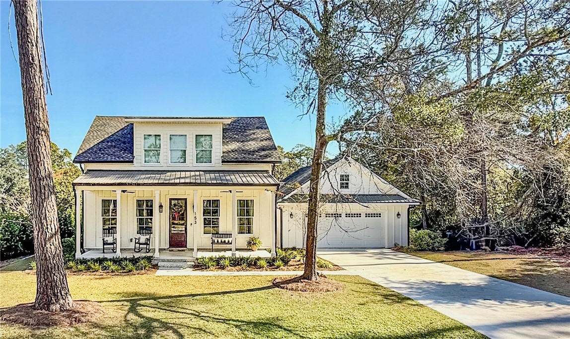 153 PALMERA Lane