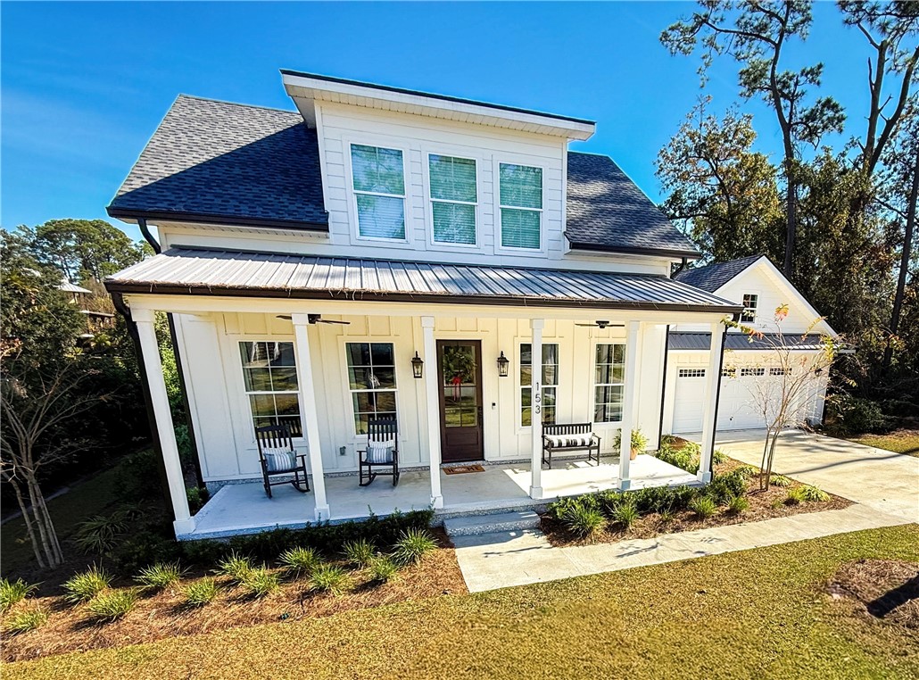 153 PALMERA Lane