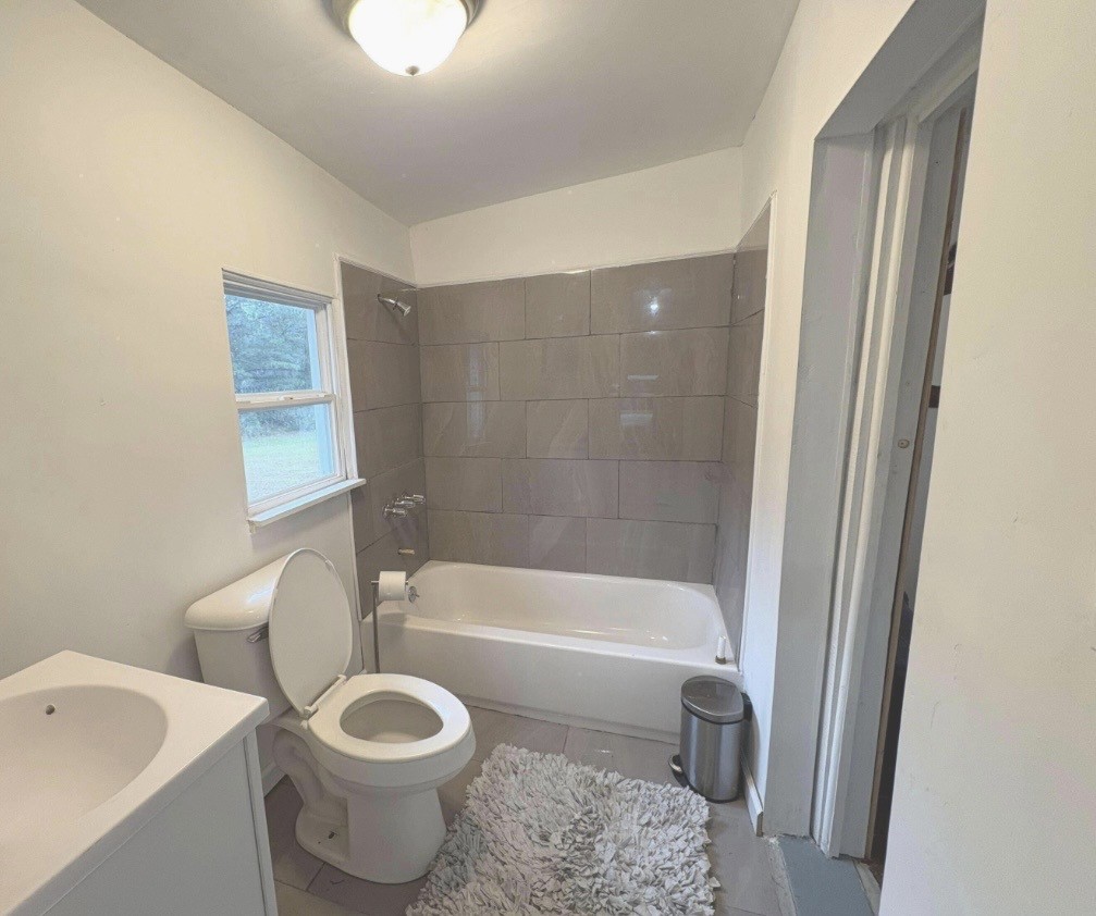 11817 HIGHWAY 99 Highway