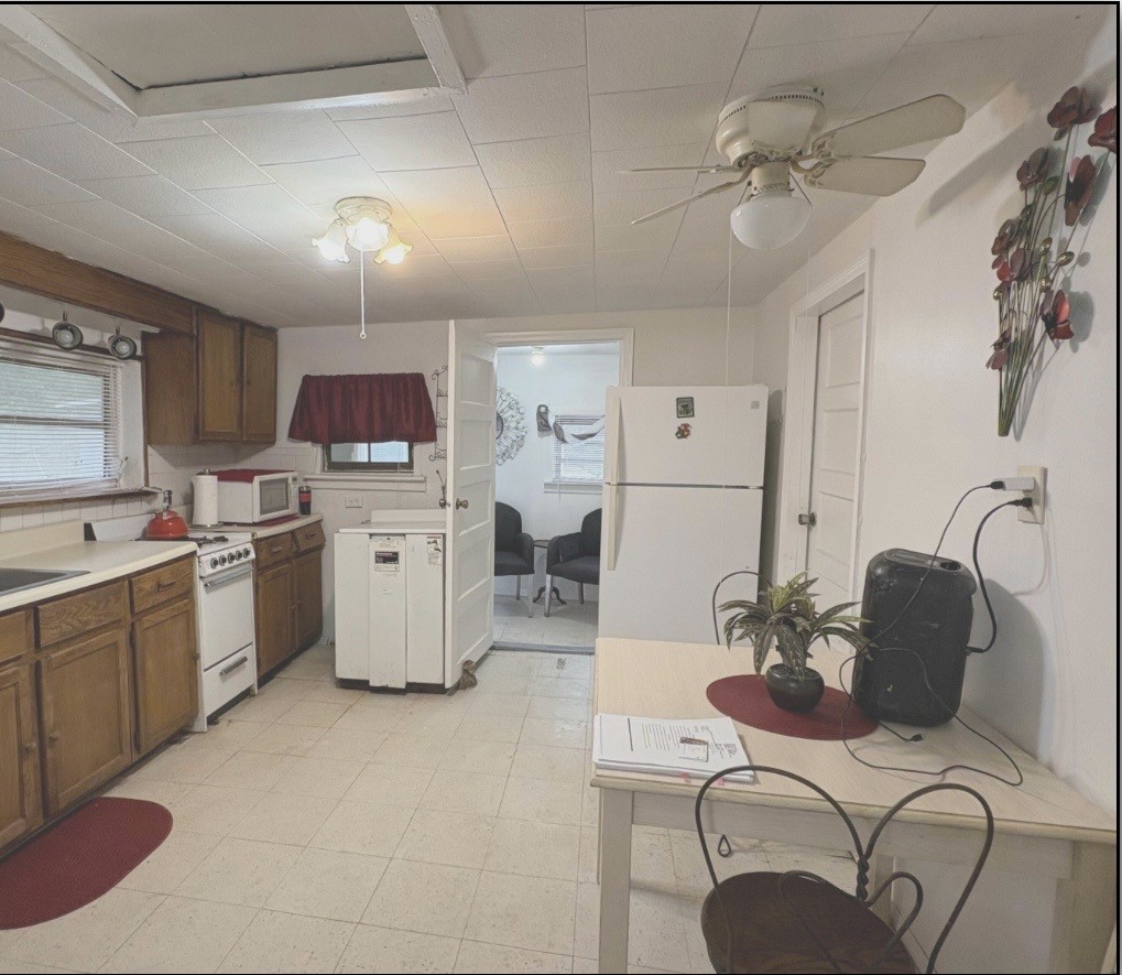 11817 HIGHWAY 99 Highway