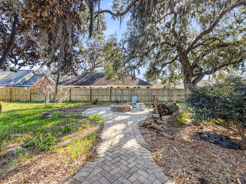 123 Stately Oaks Circle