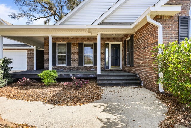 123 Stately Oaks Circle