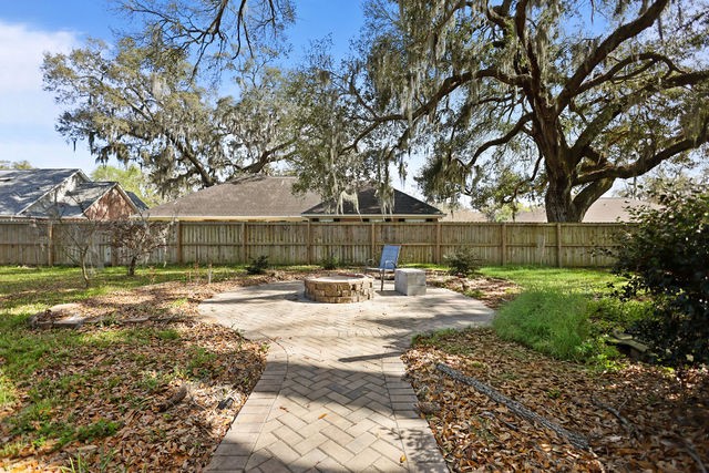123 Stately Oaks Circle