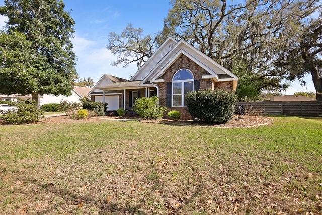 123 Stately Oaks Circle