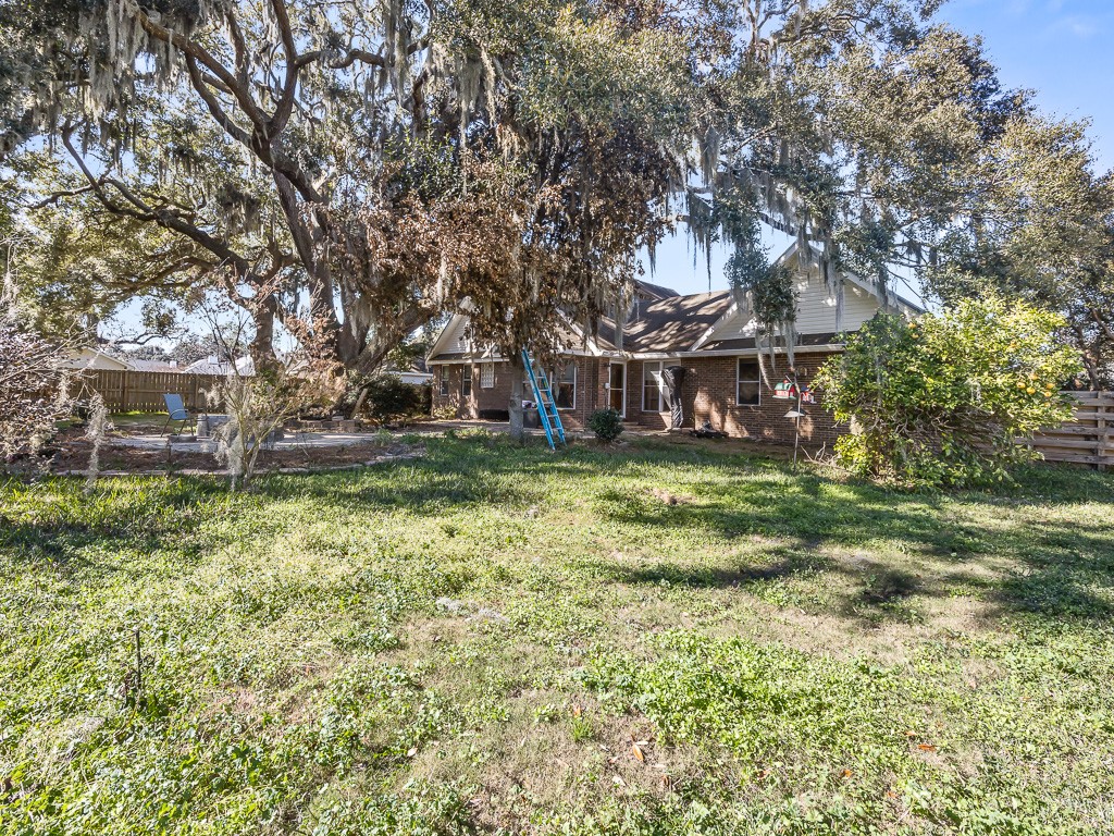 123 Stately Oaks Circle