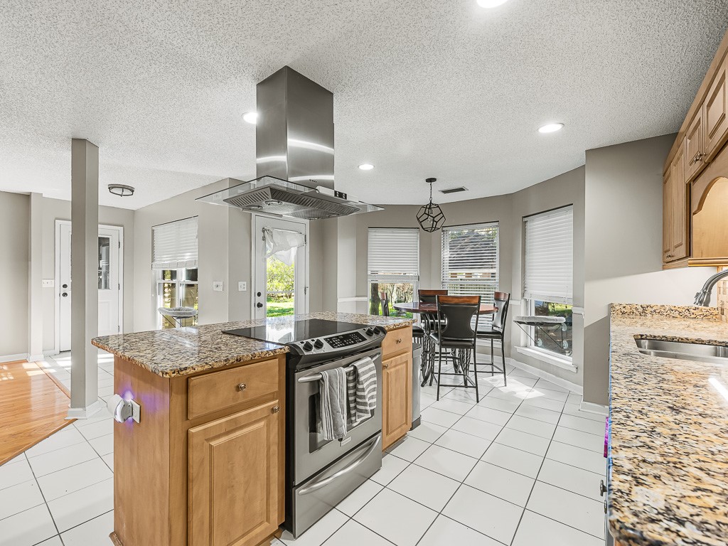 123 Stately Oaks Circle