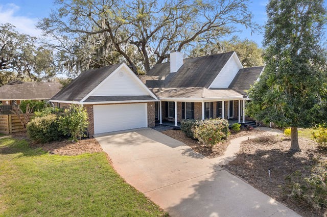 123 Stately Oaks Circle