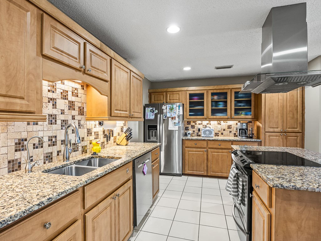 123 Stately Oaks Circle