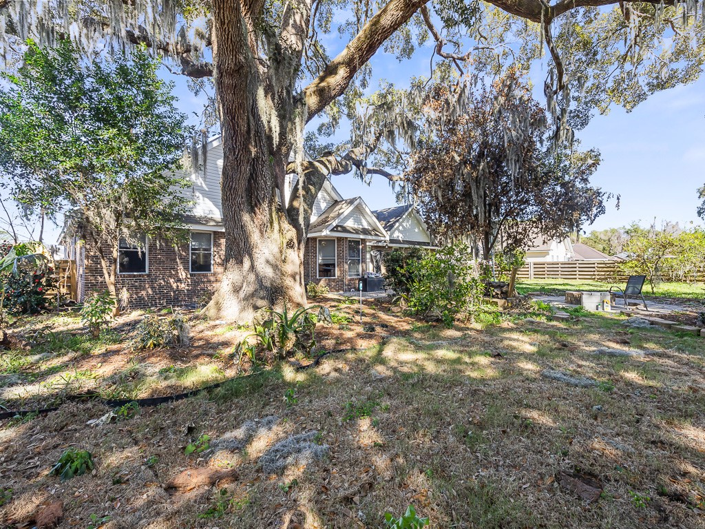 123 Stately Oaks Circle