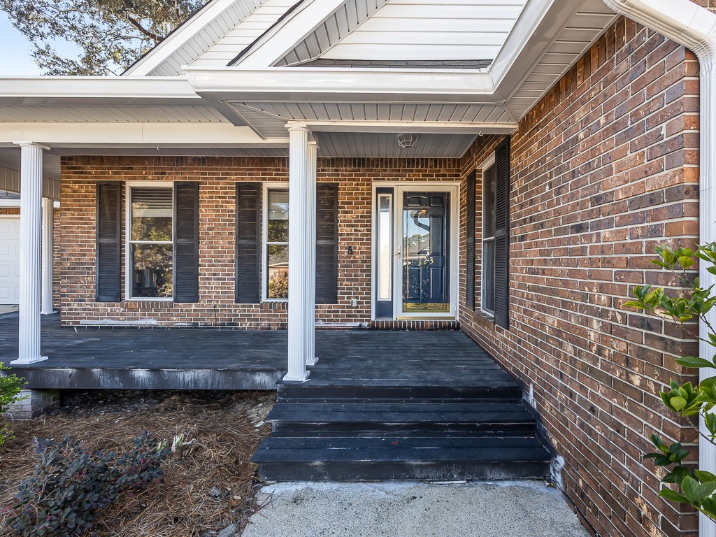 123 Stately Oaks Circle