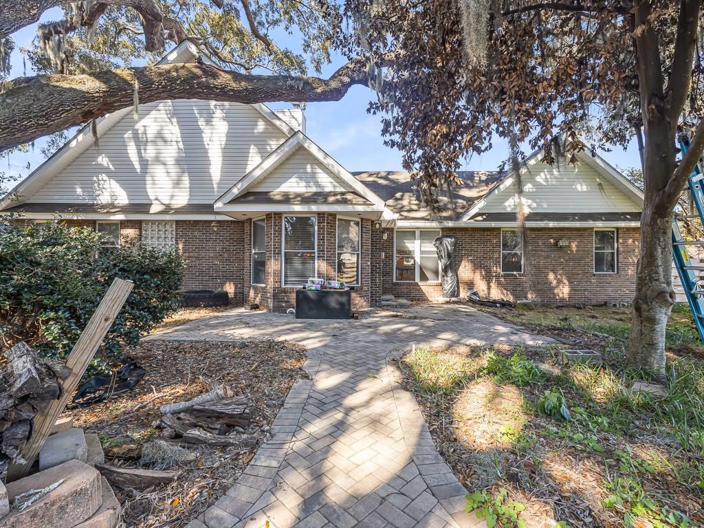 123 Stately Oaks Circle
