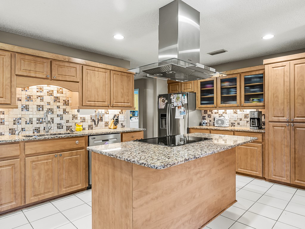 123 Stately Oaks Circle