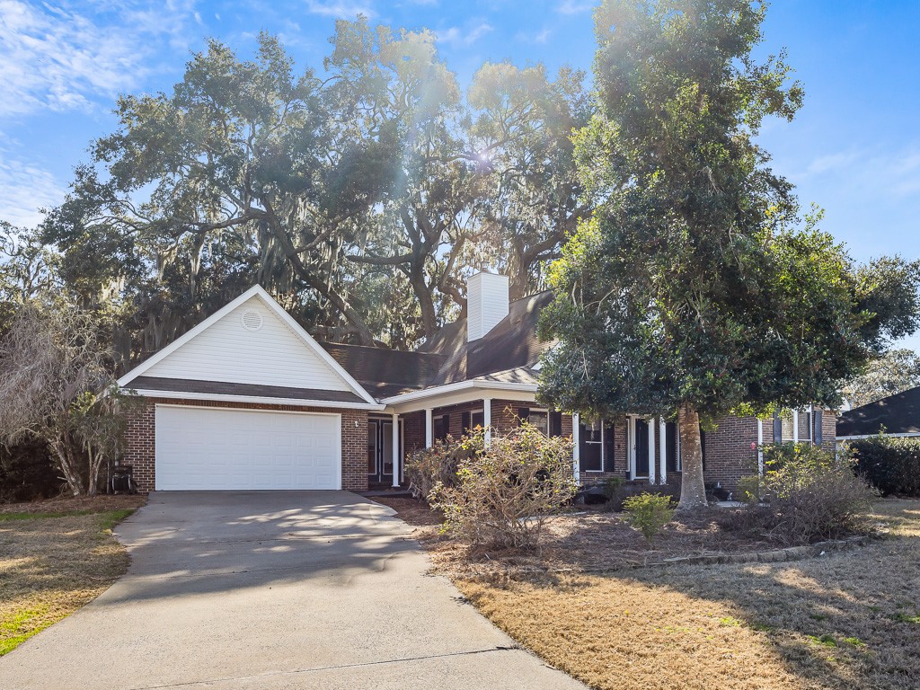 123 Stately Oaks Circle