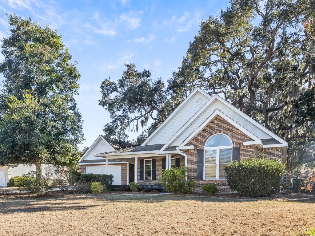 123 Stately Oaks Circle