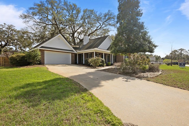 123 Stately Oaks Circle