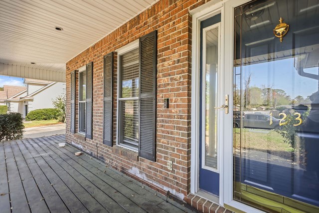 123 Stately Oaks Circle