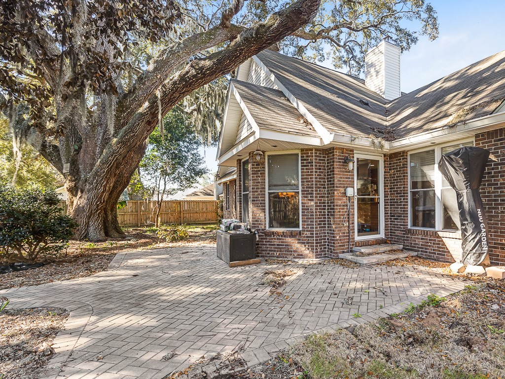 123 Stately Oaks Circle