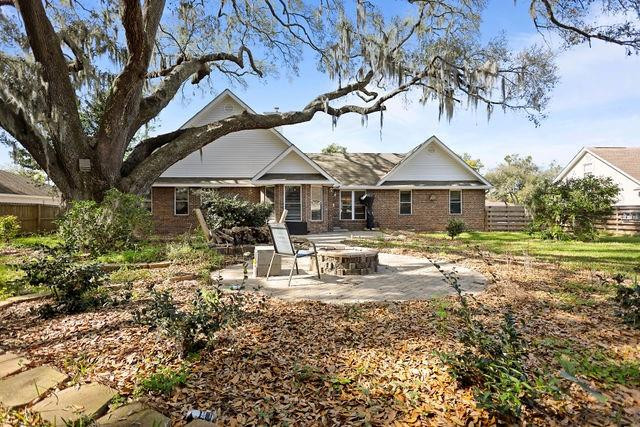 123 Stately Oaks Circle