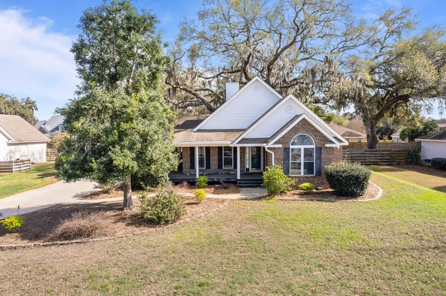 123 Stately Oaks Circle