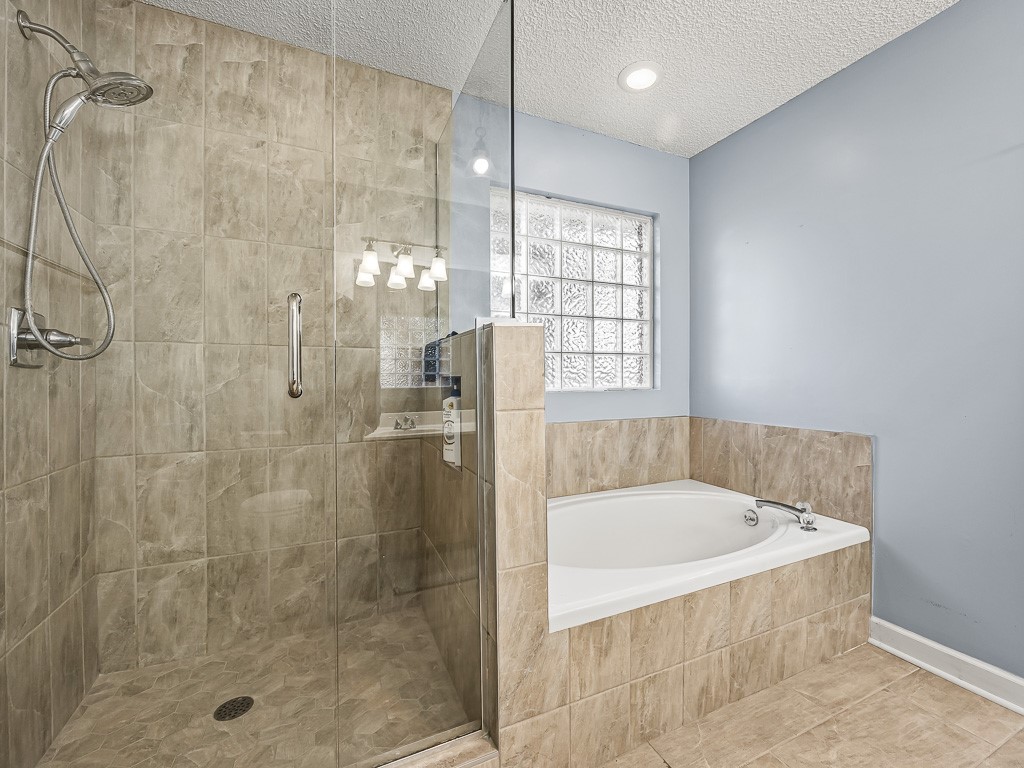 123 Stately Oaks Circle