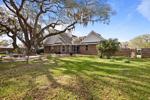 123 Stately Oaks Circle