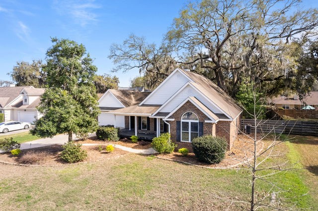 123 Stately Oaks Circle