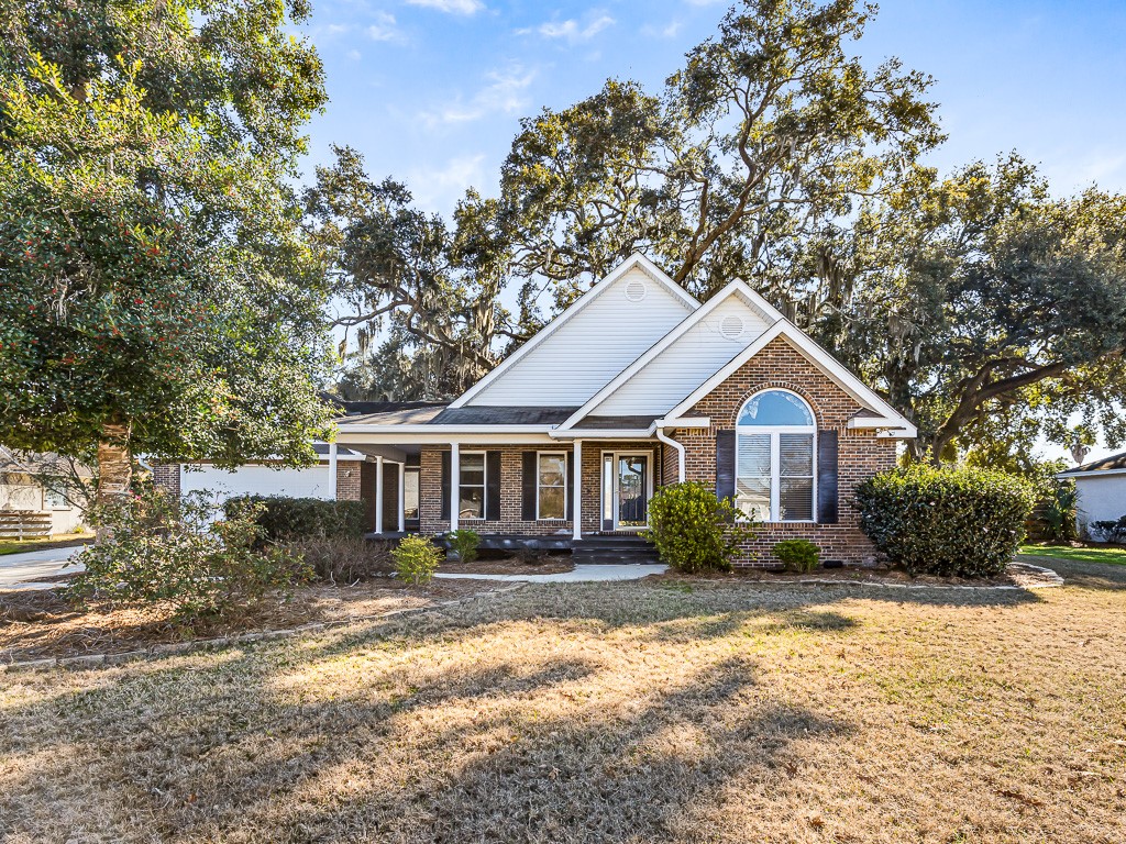 123 Stately Oaks Circle