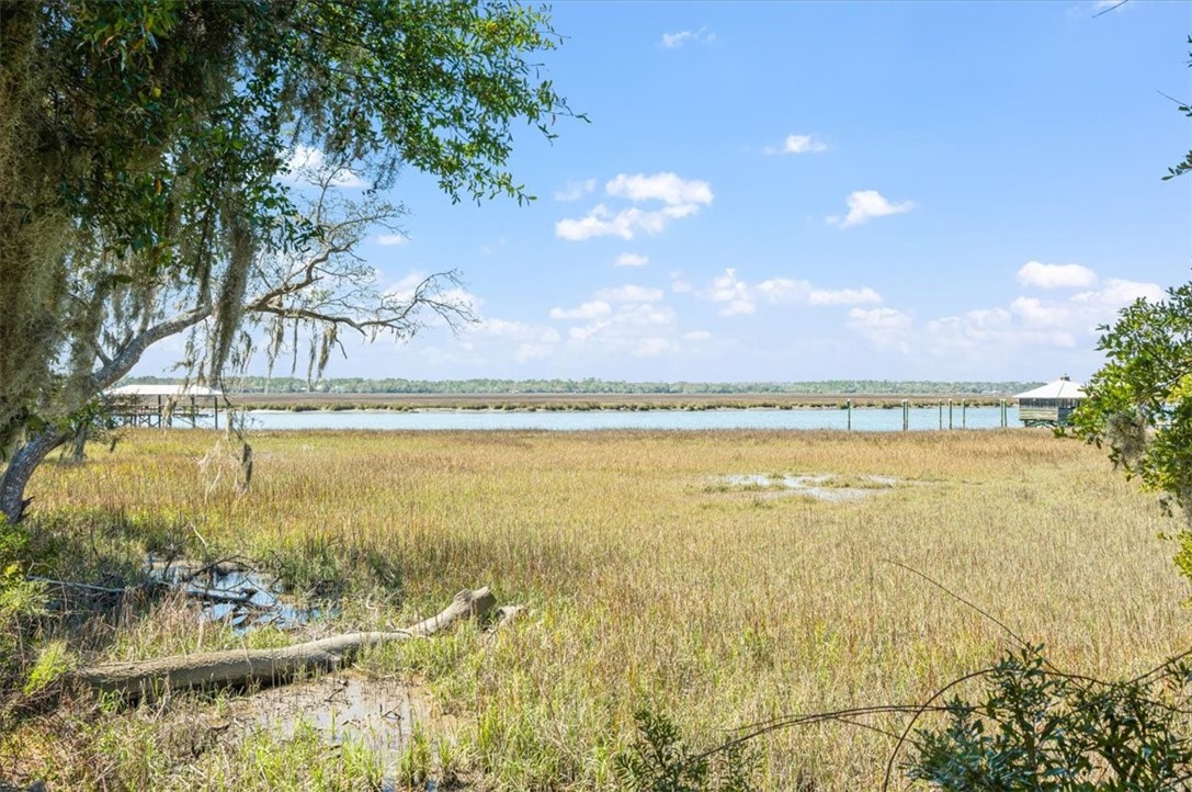 1045 River Club Road NE