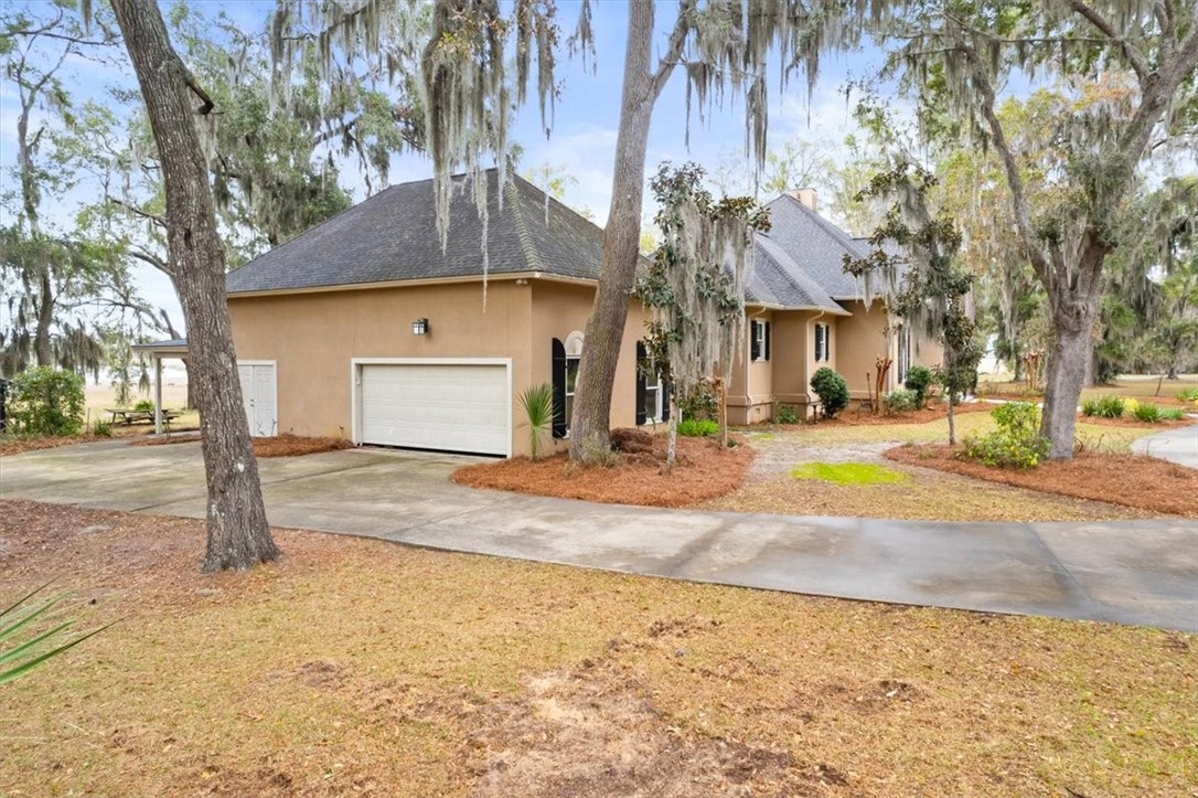 1045 River Club Road NE