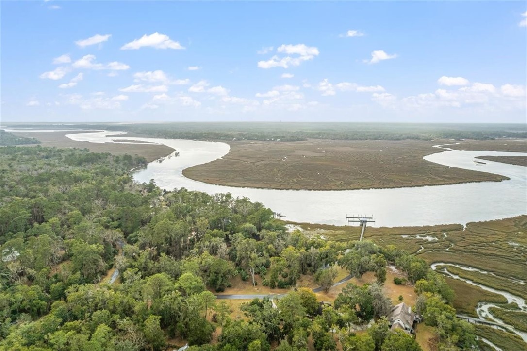 1045 River Club Road NE