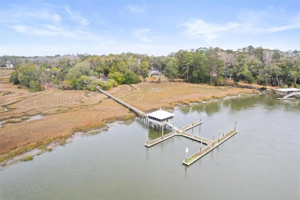 1045 River Club Road NE