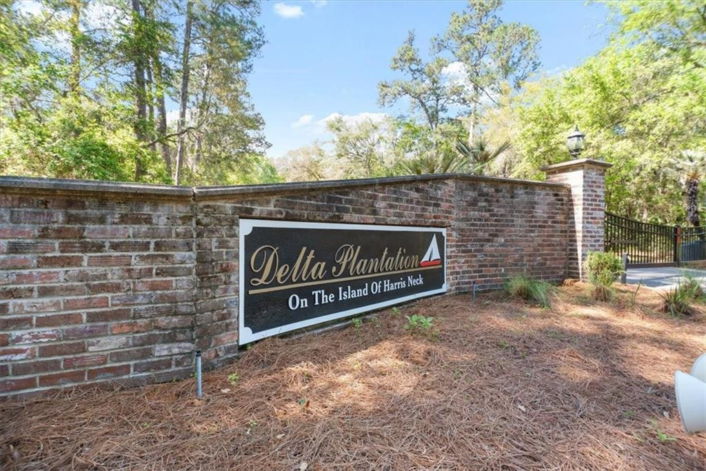 1045 River Club Road NE