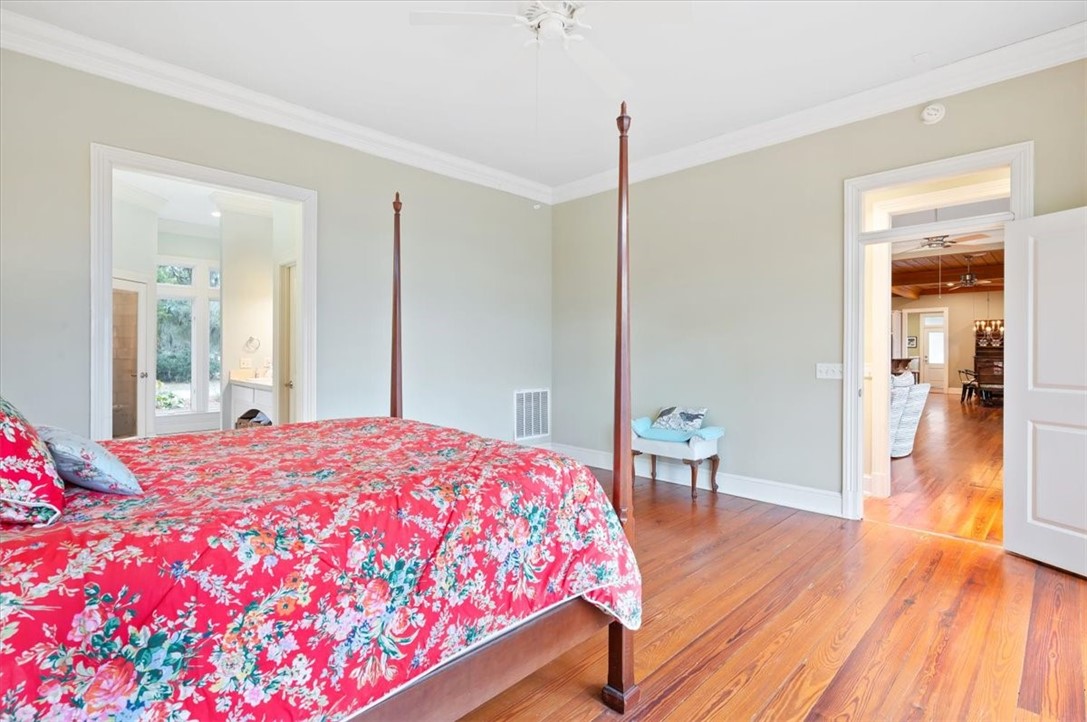 1045 River Club Road NE