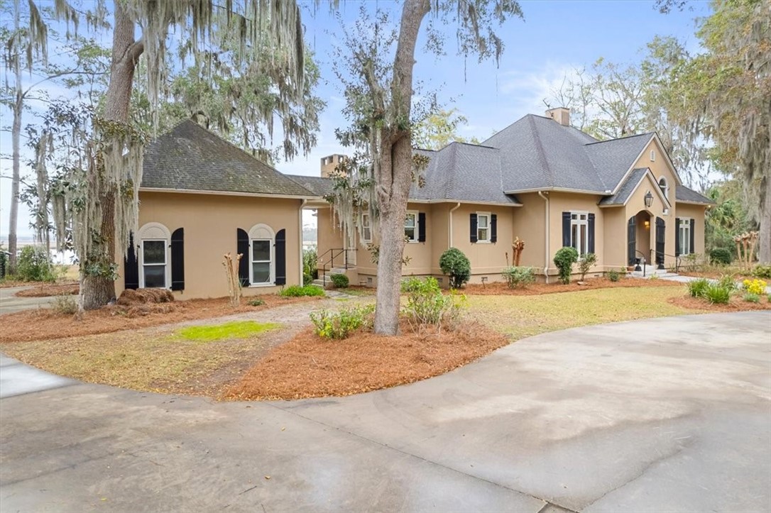 1045 River Club Road NE