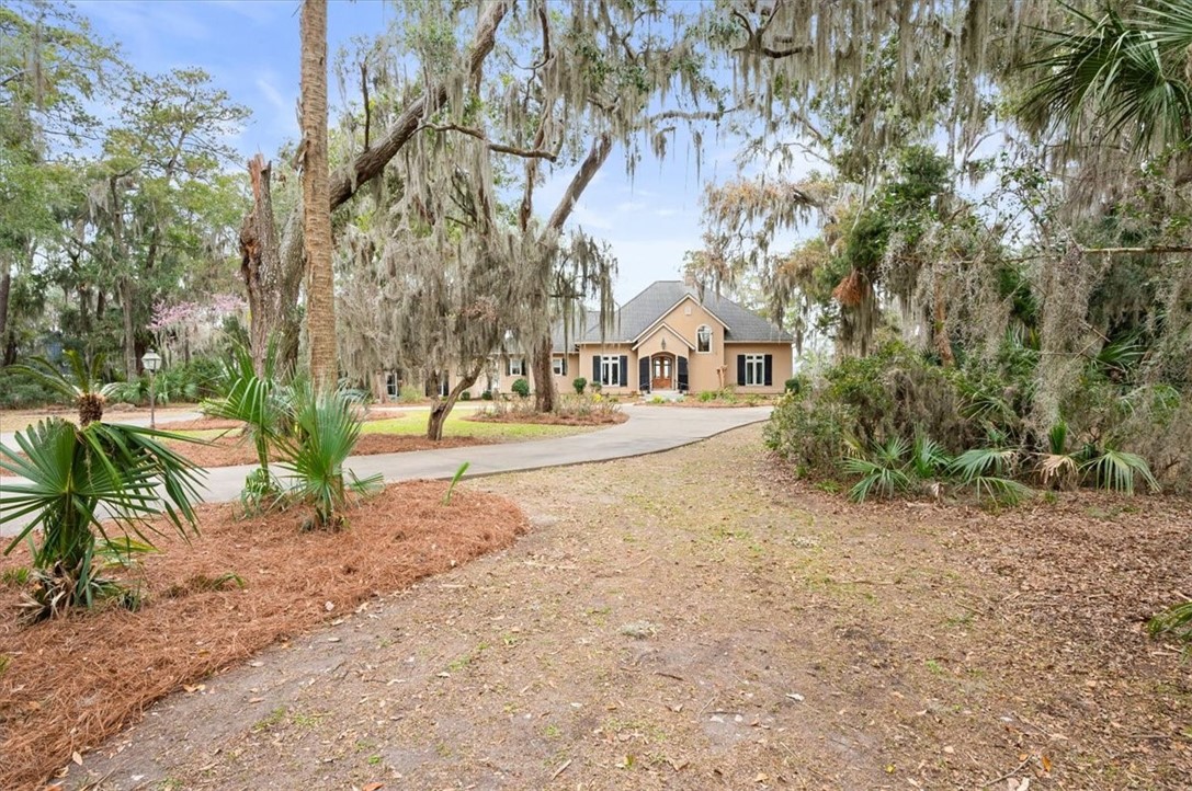 1045 River Club Road NE