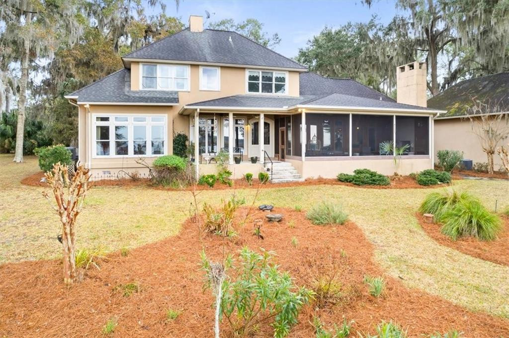 1045 River Club Road NE