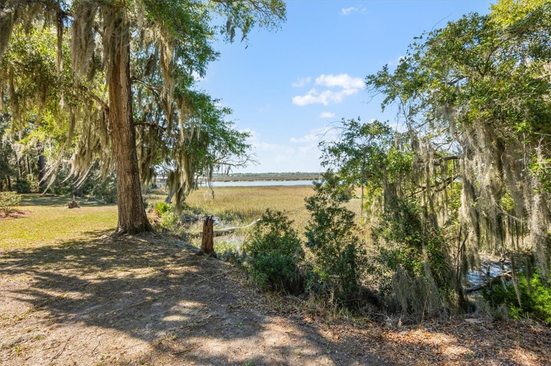 1045 River Club Road NE