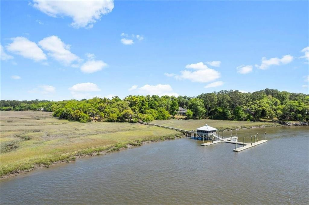 1045 River Club Road NE