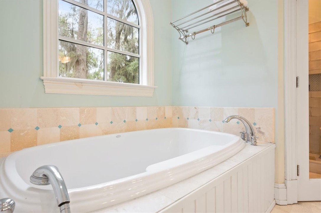 1045 River Club Road NE