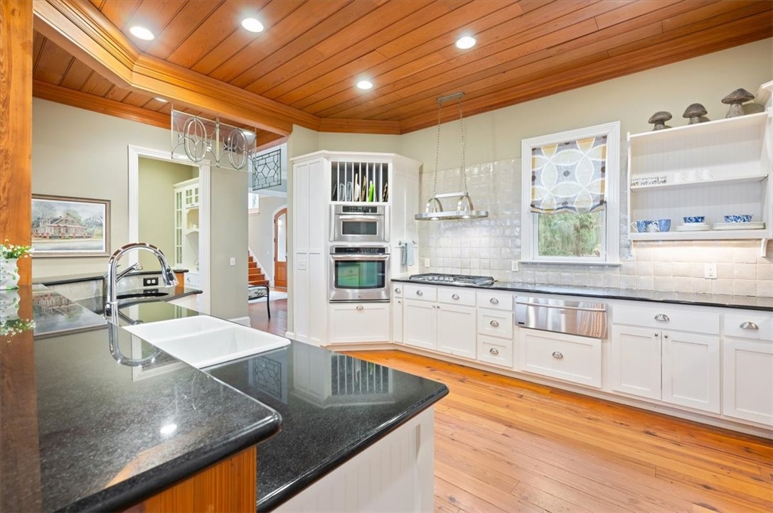 1045 River Club Road NE