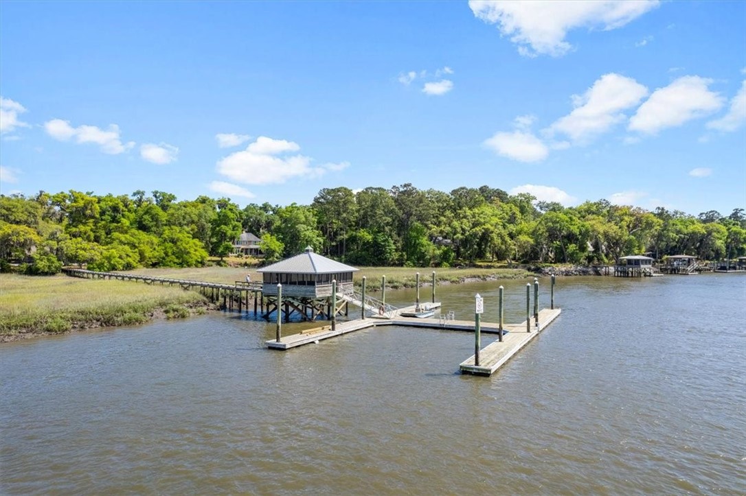 1045 River Club Road NE