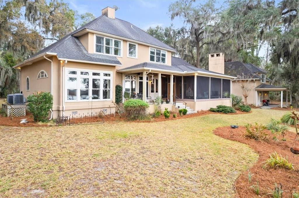 1045 River Club Road NE
