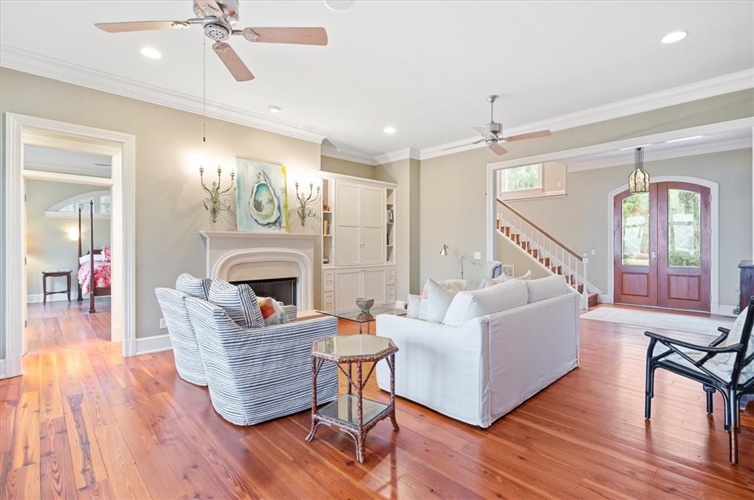 1045 River Club Road NE