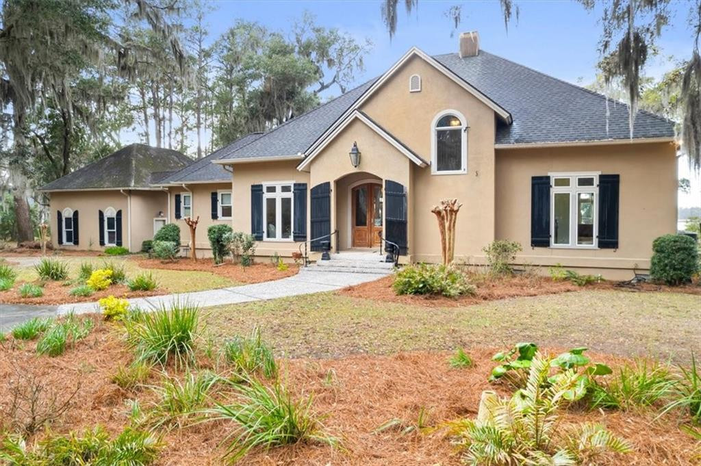 1045 River Club Road NE