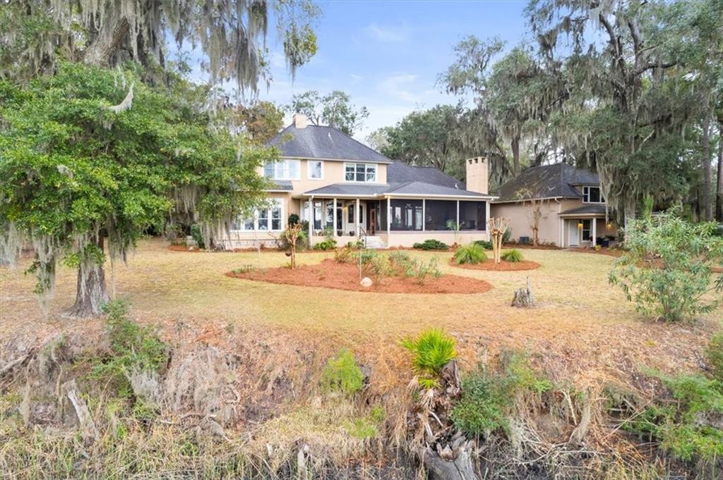 1045 River Club Road NE